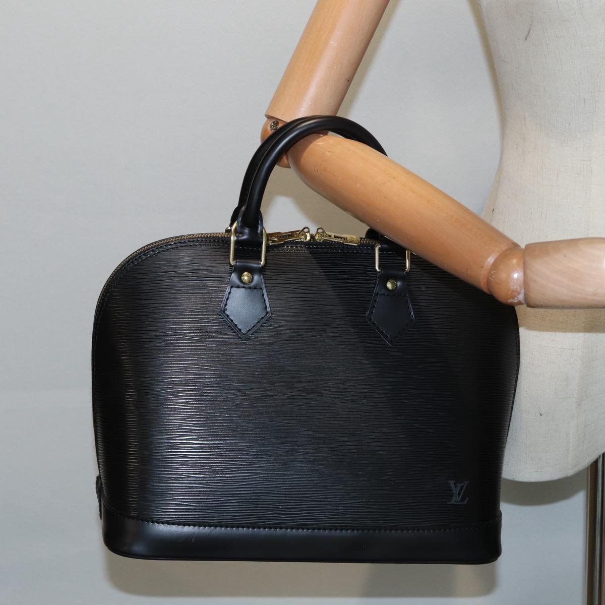 Louis Vuitton Alma, Black, Leather, handbag