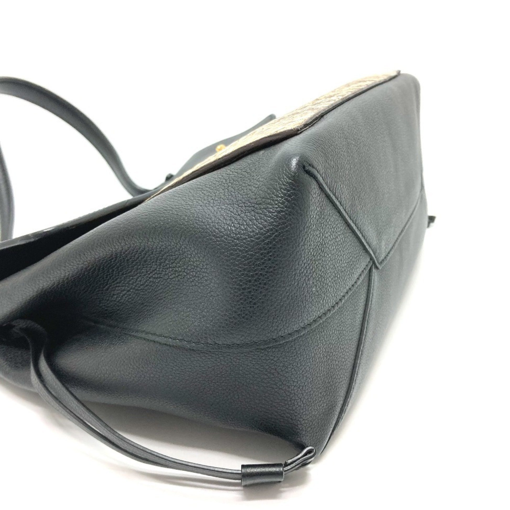Louis Vuitton Lockme, Black, Leather, shoulder