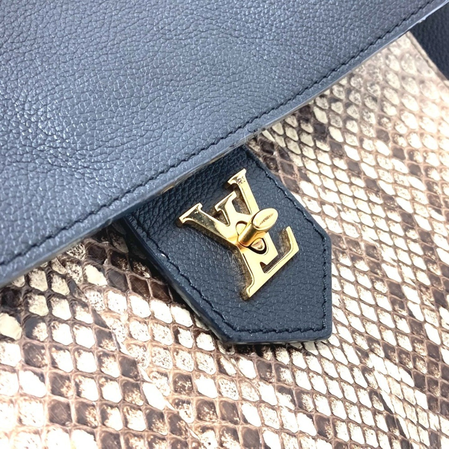 Louis Vuitton Lockme, Black, Leather, shoulder