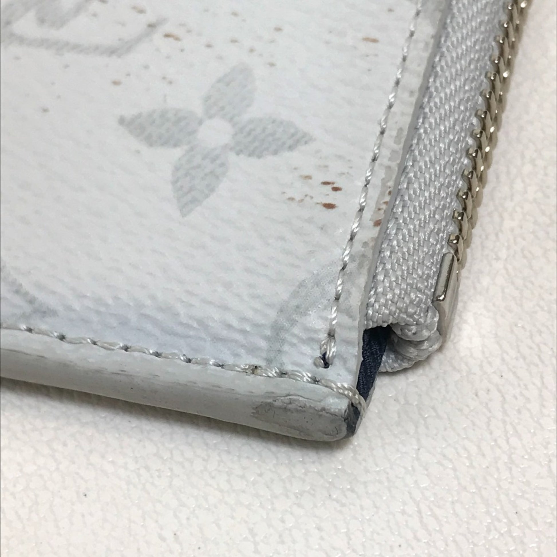 Louis Vuitton Pochette Jour, White, Canvas, clutch