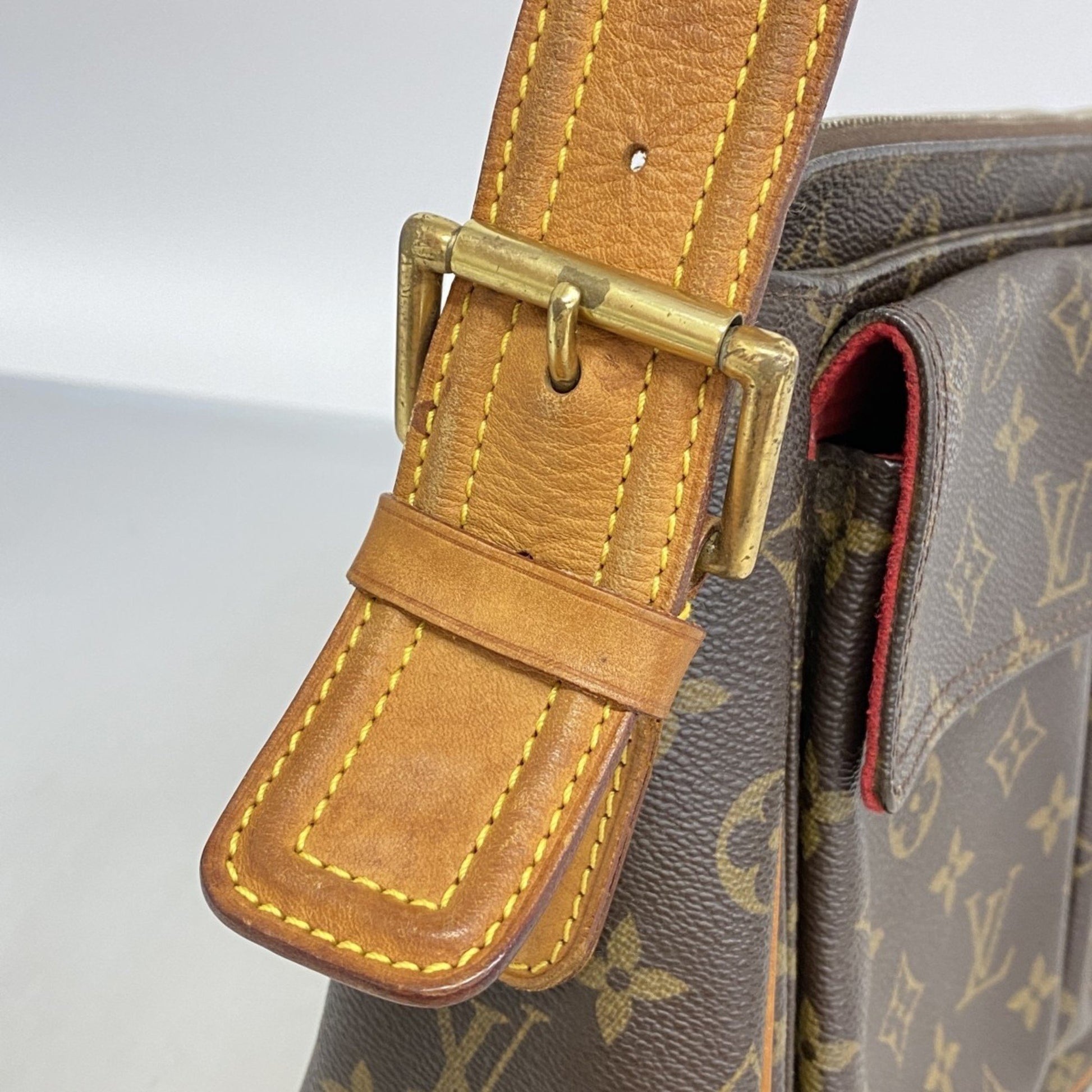 Louis Vuitton Viva Cité, Brown, Canvas, shoulder