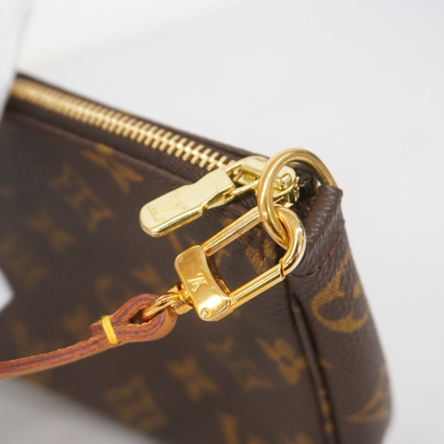 Louis Vuitton Pochette Accessoire, Brown, Canvas, clutch
