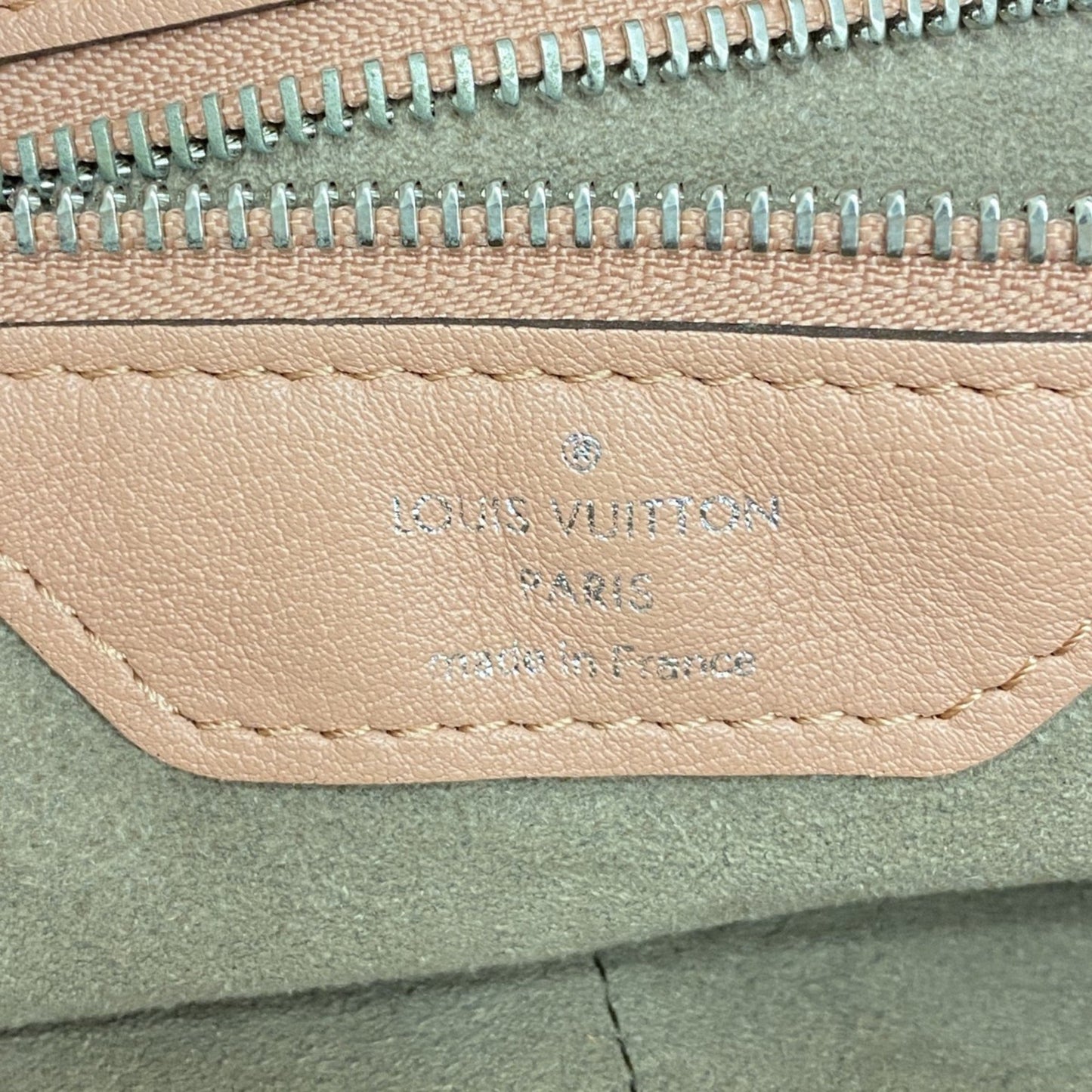 Louis Vuitton Mahina, Pink, Leather, shoulder