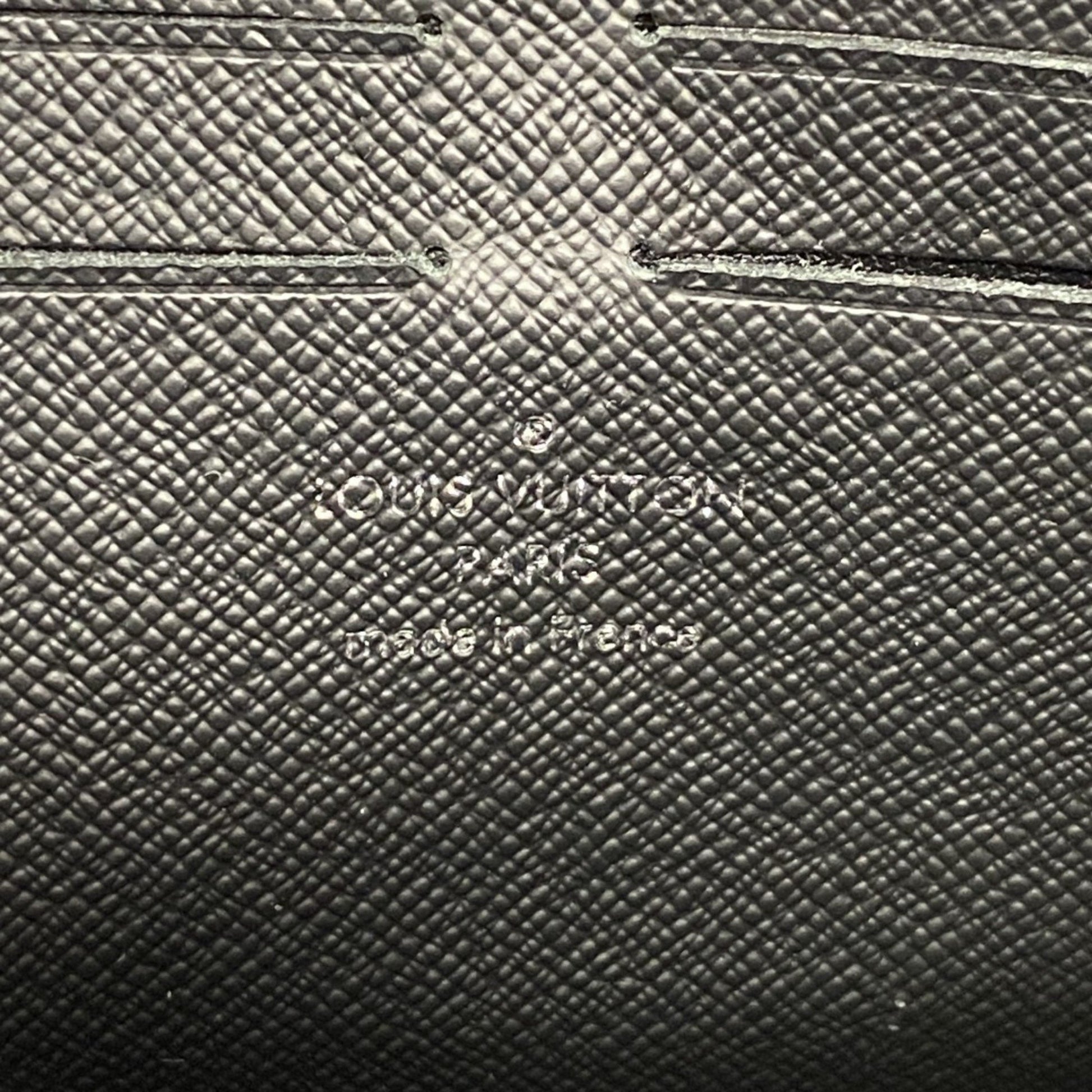 Louis Vuitton Pochette voyage, Black, Canvas, clutch