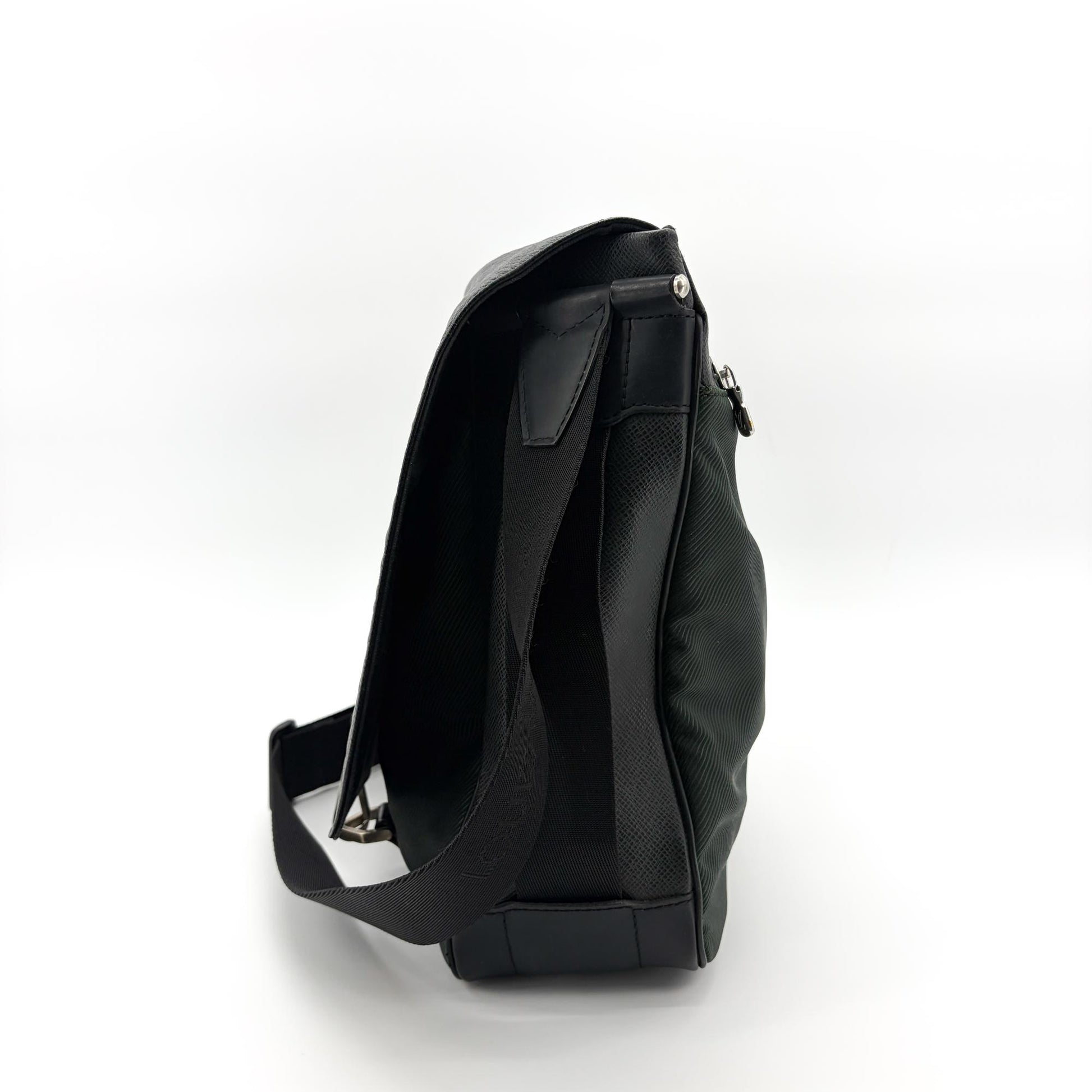 Louis Vuitton Dersou Taiga Leather and Canvas, Black, Leather, Shoulder Bag