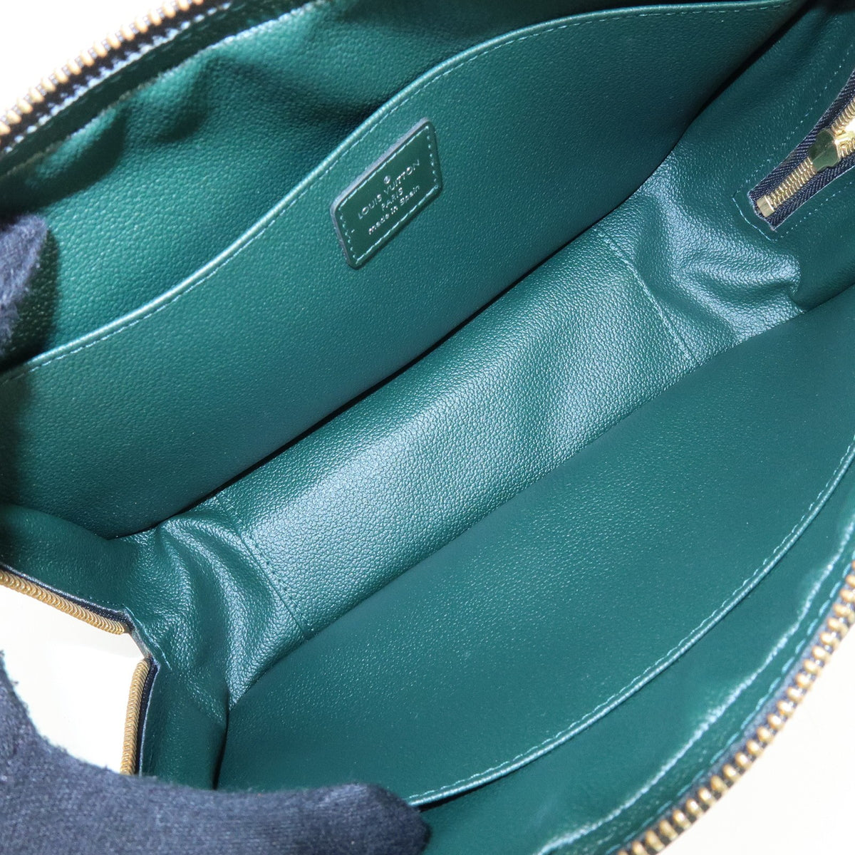 Louis Vuitton Toiletry Pouch Taiga Leather, Green, Leather, Clutch