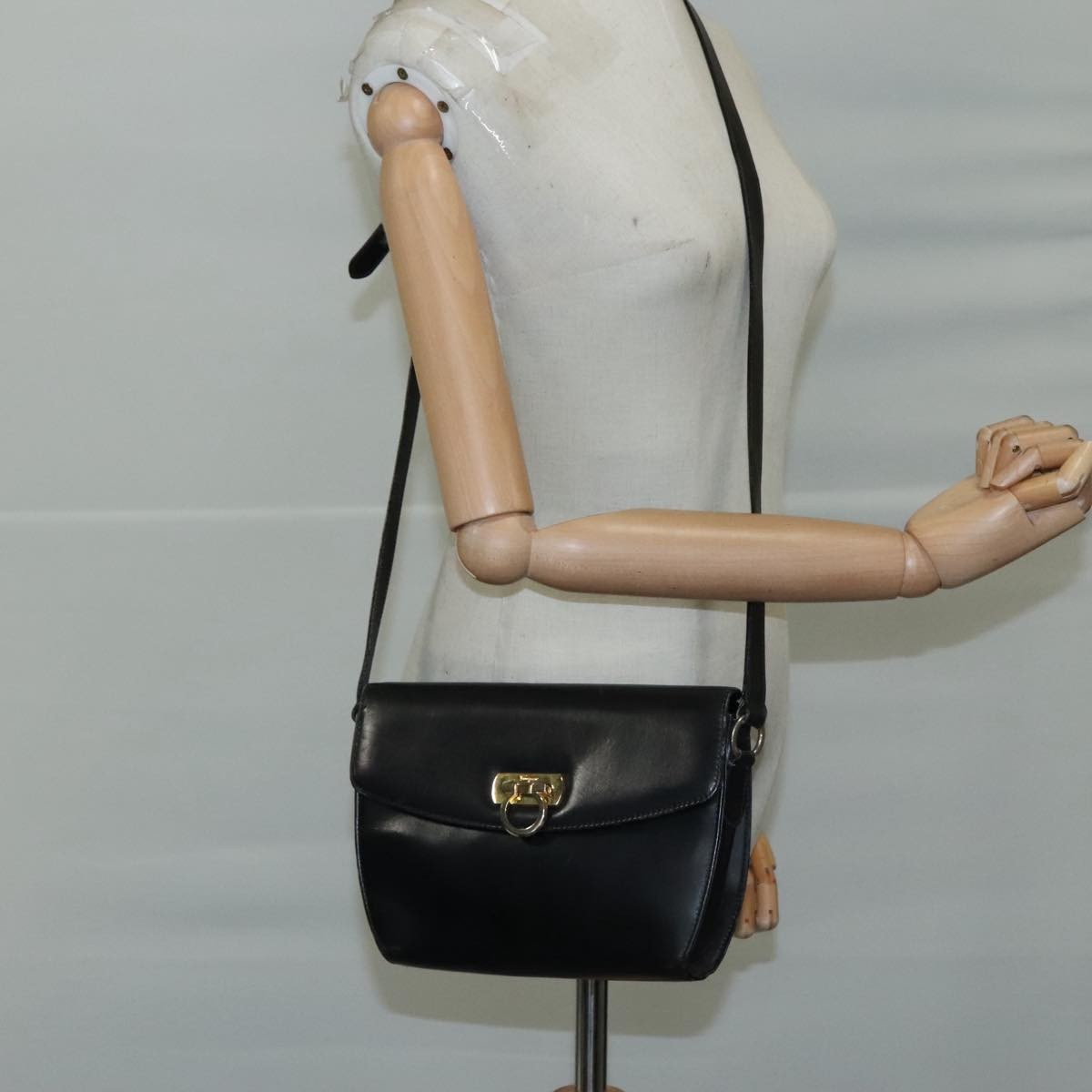Salvatore Ferragamo Gancini Flap Leather, Black, Leather, Shoulder Bag