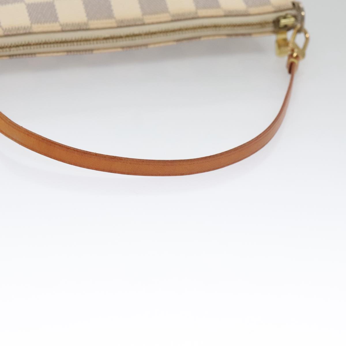 Louis Vuitton Pochette Accessoire, White, Canvas, clutch