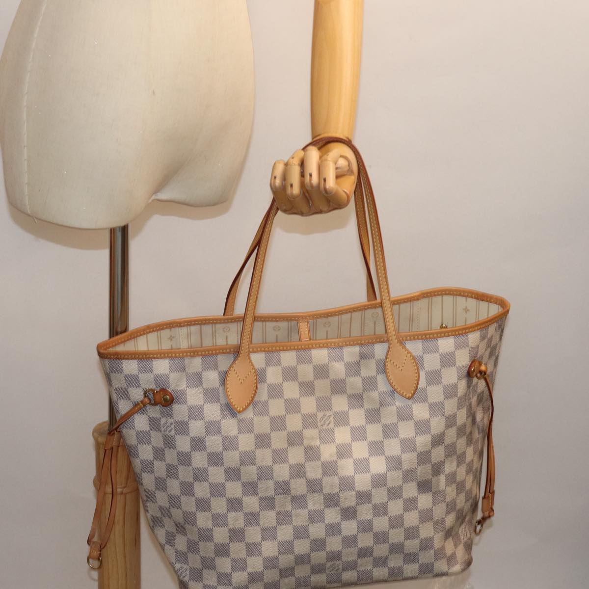 Louis Vuitton Neverfull MM, White, Canvas, tote