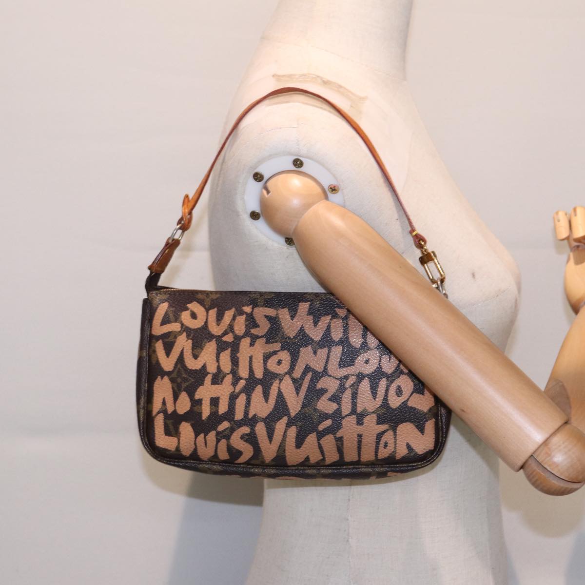 Louis Vuitton Pochette Accessoire, Brown, Canvas, clutch