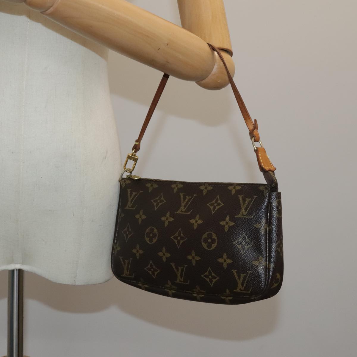 Louis Vuitton Pochette Accessoire, Brown, Canvas, clutch