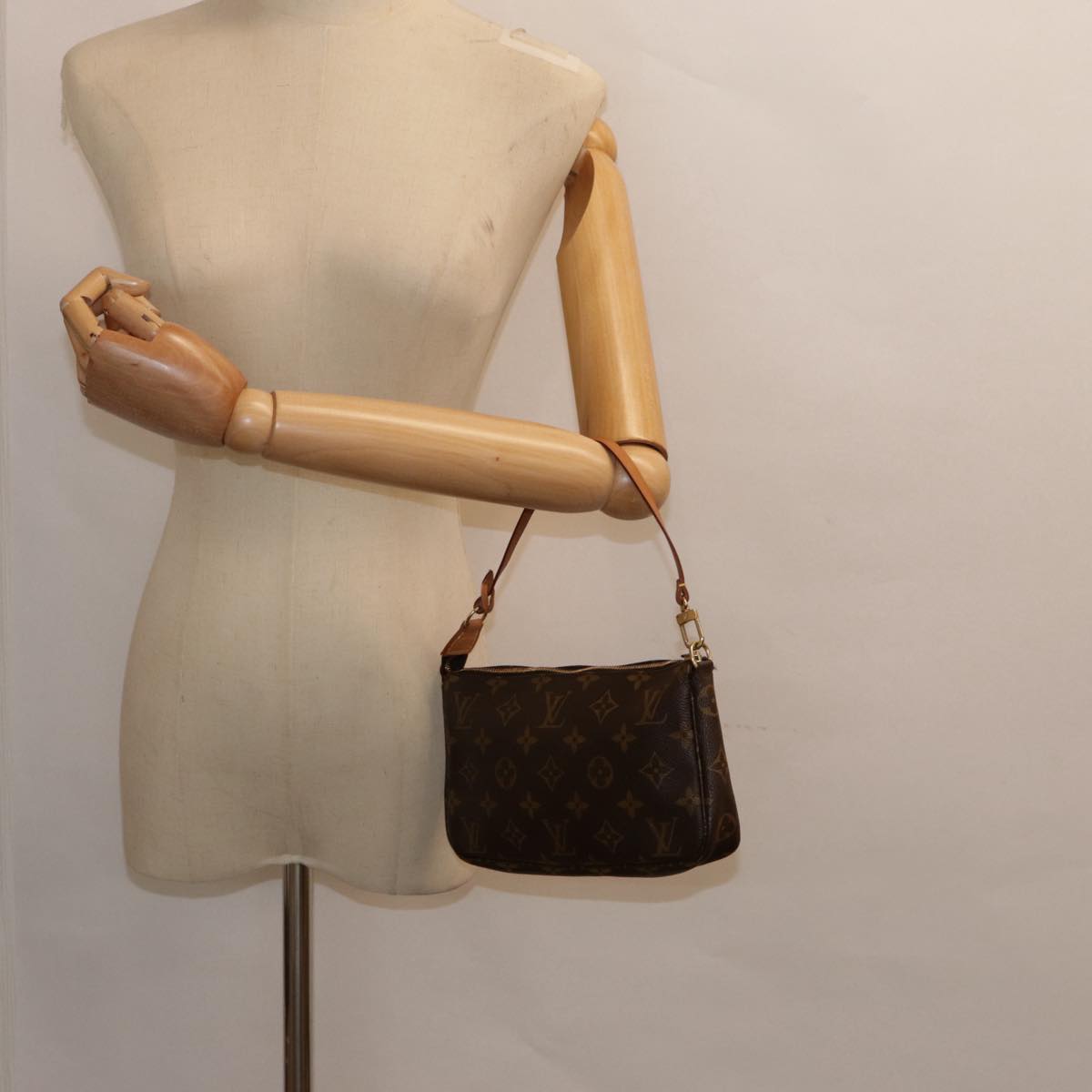 Louis Vuitton Pochette Accessoire, Brown, Canvas, clutch