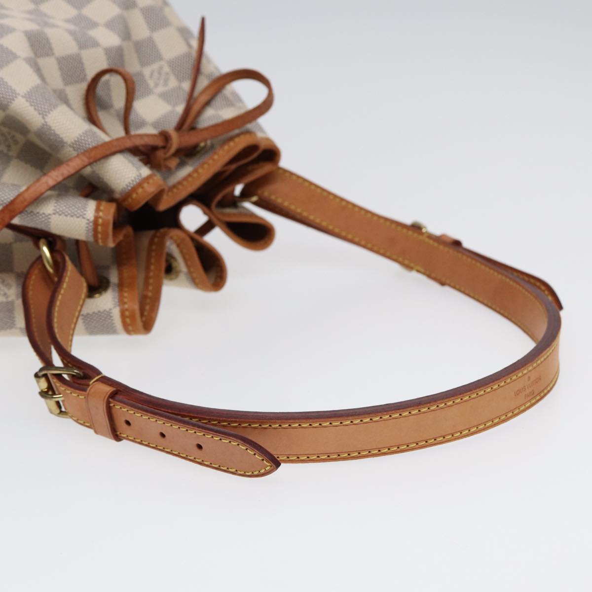 Louis Vuitton Noé, White, Canvas, shoulder