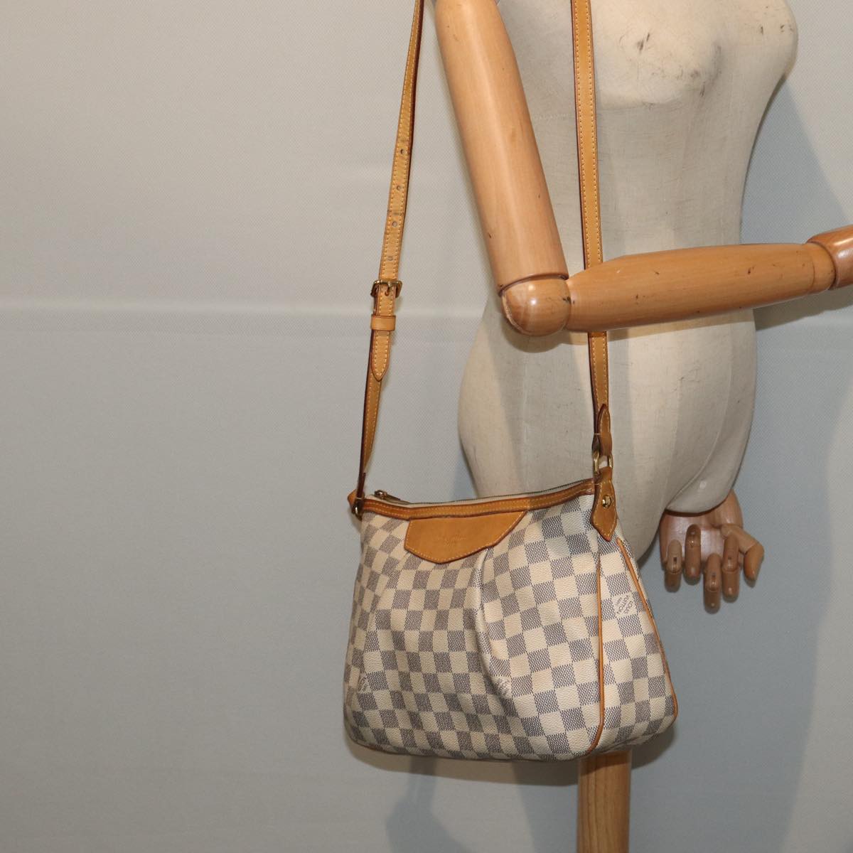 Louis Vuitton Siracusa, White, Canvas, shoulder