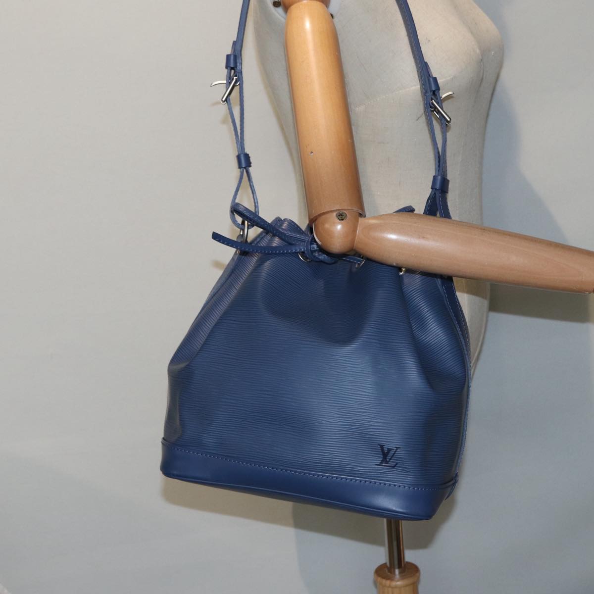 Louis Vuitton Noe, Blue, Leather, shoulder