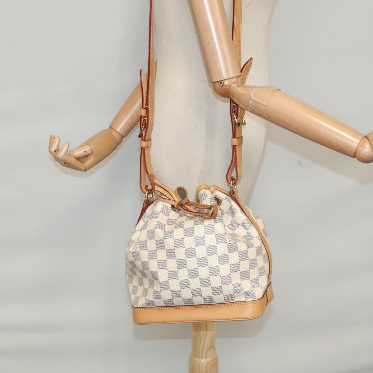 Louis Vuitton Noé BB, White, Canvas, shoulder