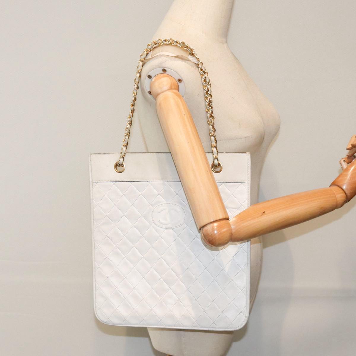 Chanel Matelassé, White, Leather, shoulder