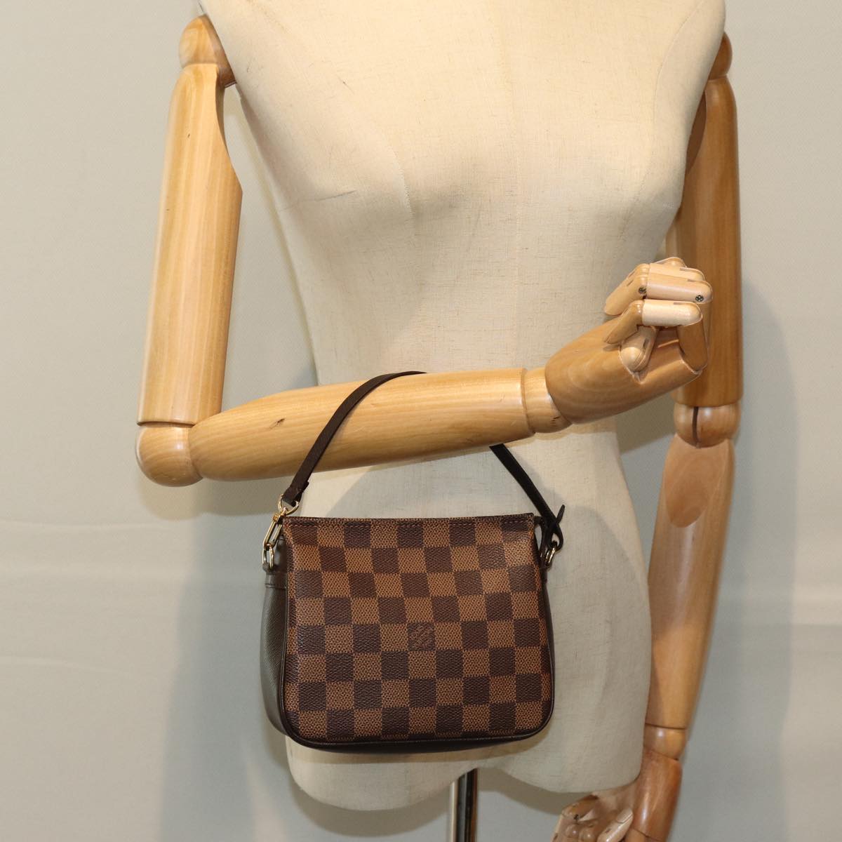 Louis Vuitton Cosmetic pouch, Brown, Canvas, clutch