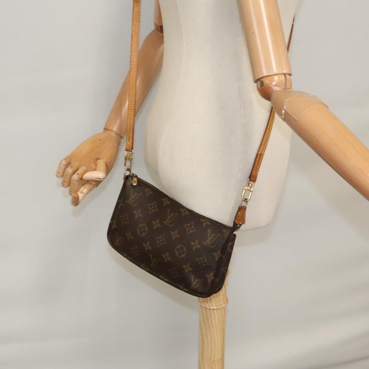 Louis Vuitton Pochette Accessoire, Brown, Canvas, clutch