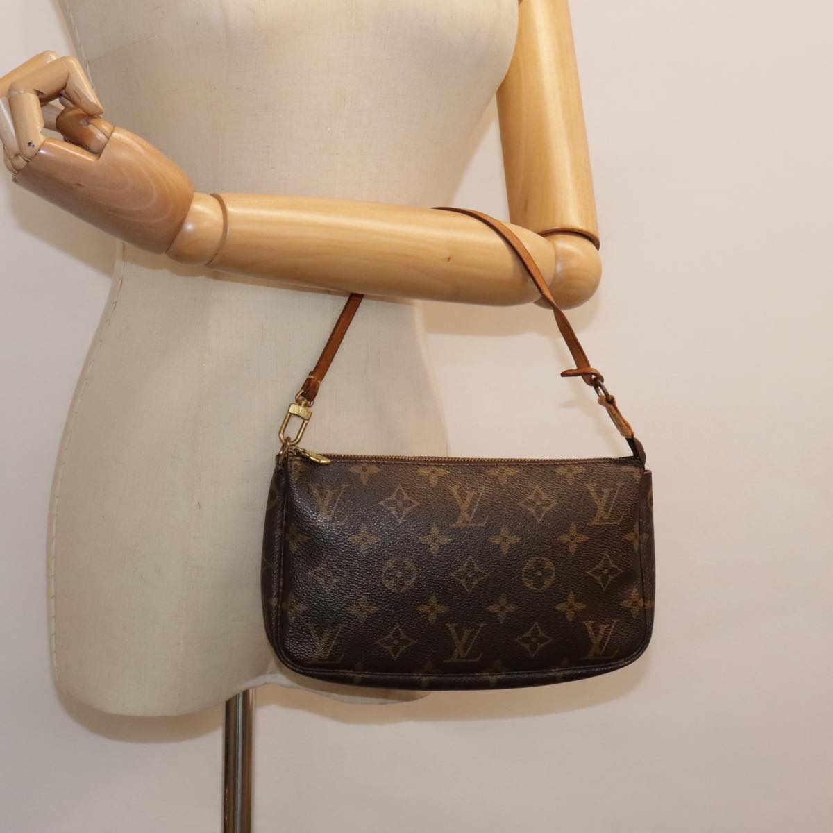 Louis Vuitton Pochette Accessoire, Brown, Canvas, clutch