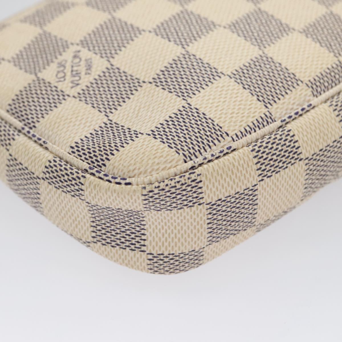 Louis Vuitton Pochette Accessoire, White, Canvas, clutch