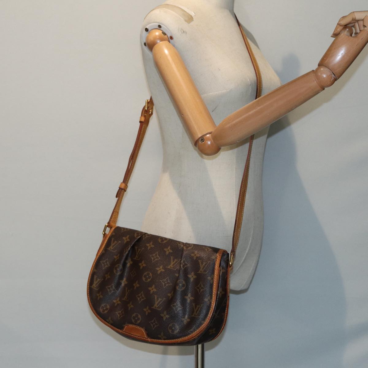 Louis Vuitton Menilmontant, Brown, Canvas, shoulder