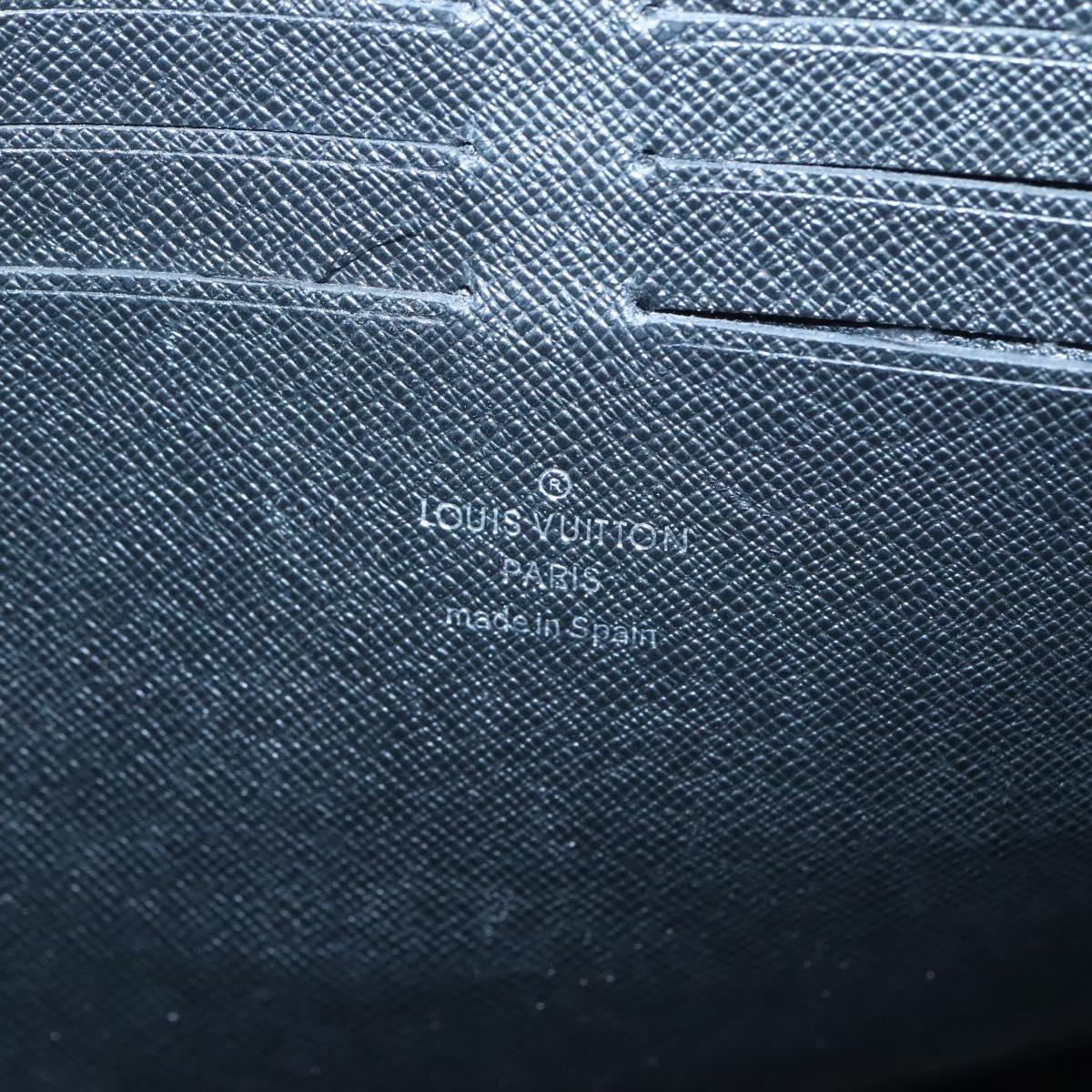 Louis Vuitton Savane, White, Canvas, clutch