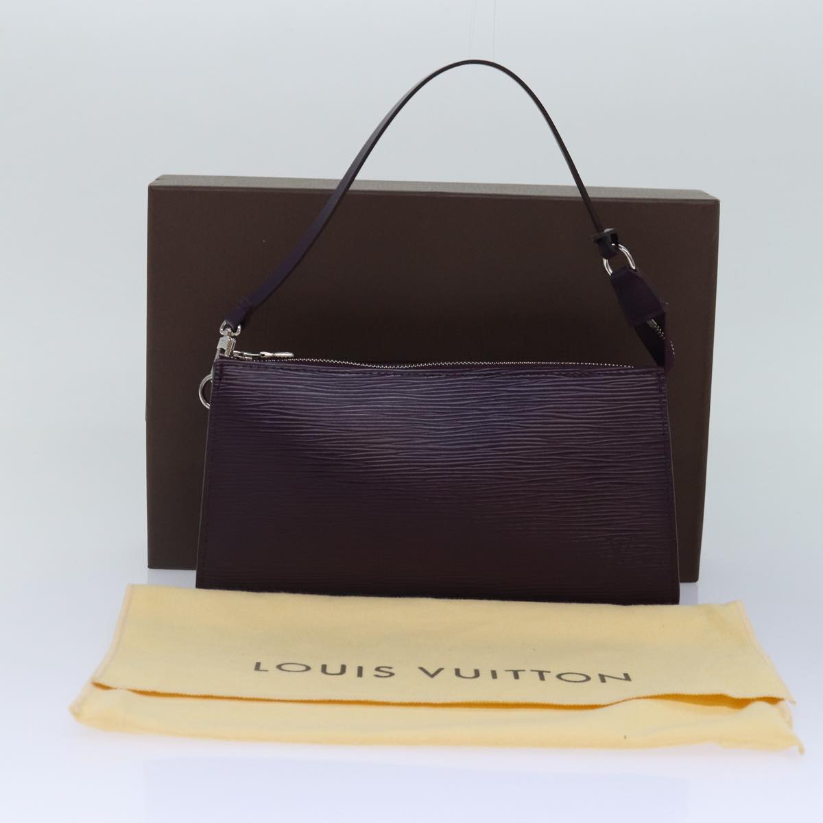 Louis Vuitton Pochette Accessoire, Purple, Leather, clutch