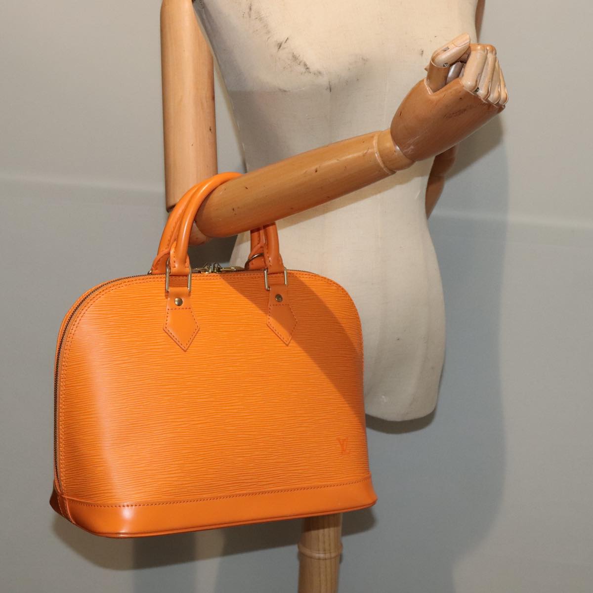 Louis Vuitton Alma, Orange, Leather, handbag