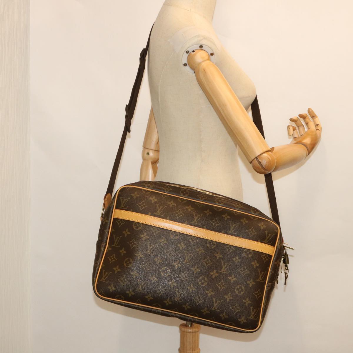 Louis Vuitton Reporter, Brown, Canvas, shoulder