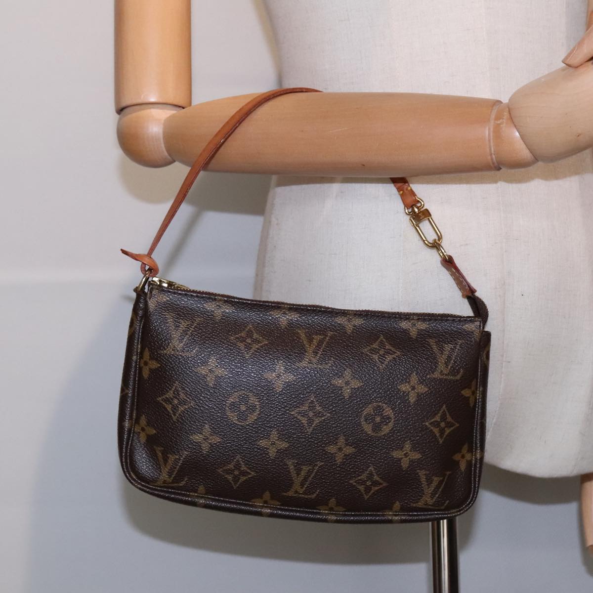 Louis Vuitton Pochette Accessoire, Brown, Canvas, clutch