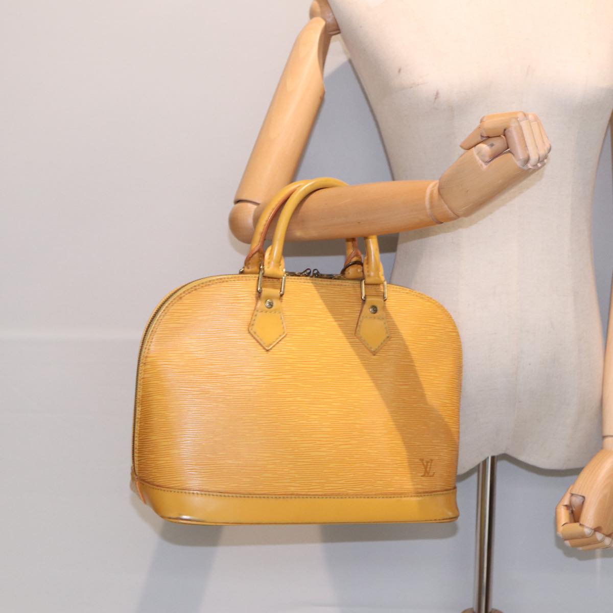 Louis Vuitton Alma, Yellow, Leather, handbag