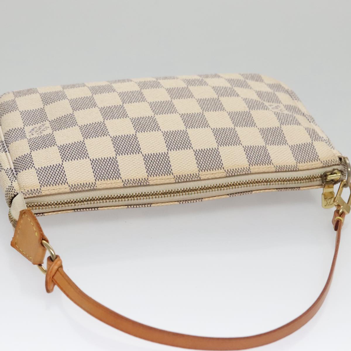 Louis Vuitton Pochette Accessoire, White, Canvas, clutch