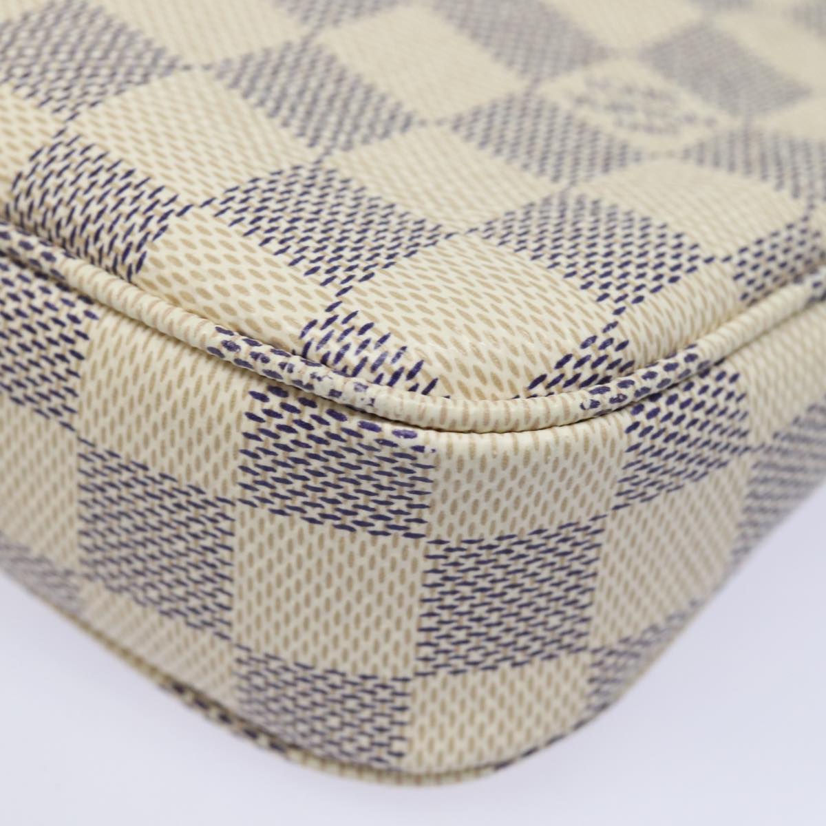 Louis Vuitton Pochette accessoires, White, Canvas, clutch