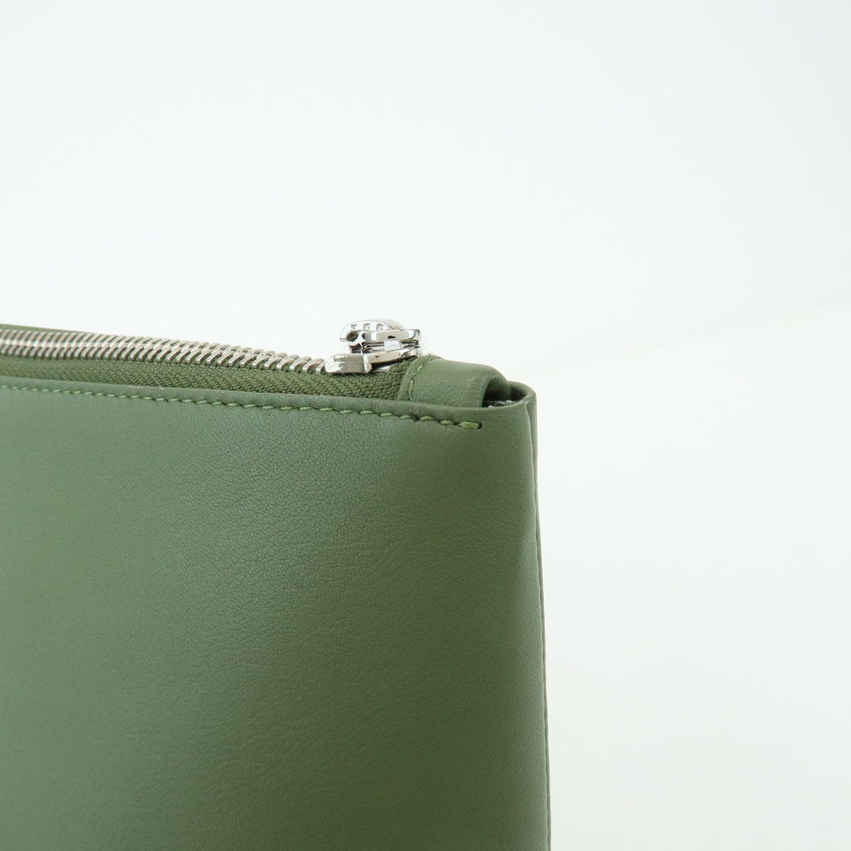 Loewe T Pouch Leather, Green, Leather, Clutch