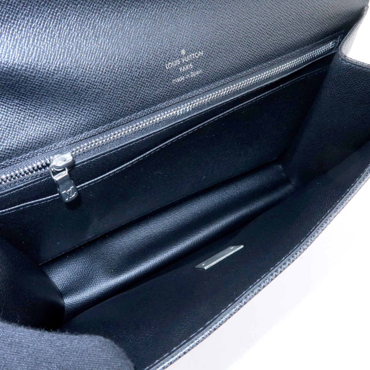 Louis Vuitton Selenga Pochette Taiga Leather, Black, Leather, Clutch