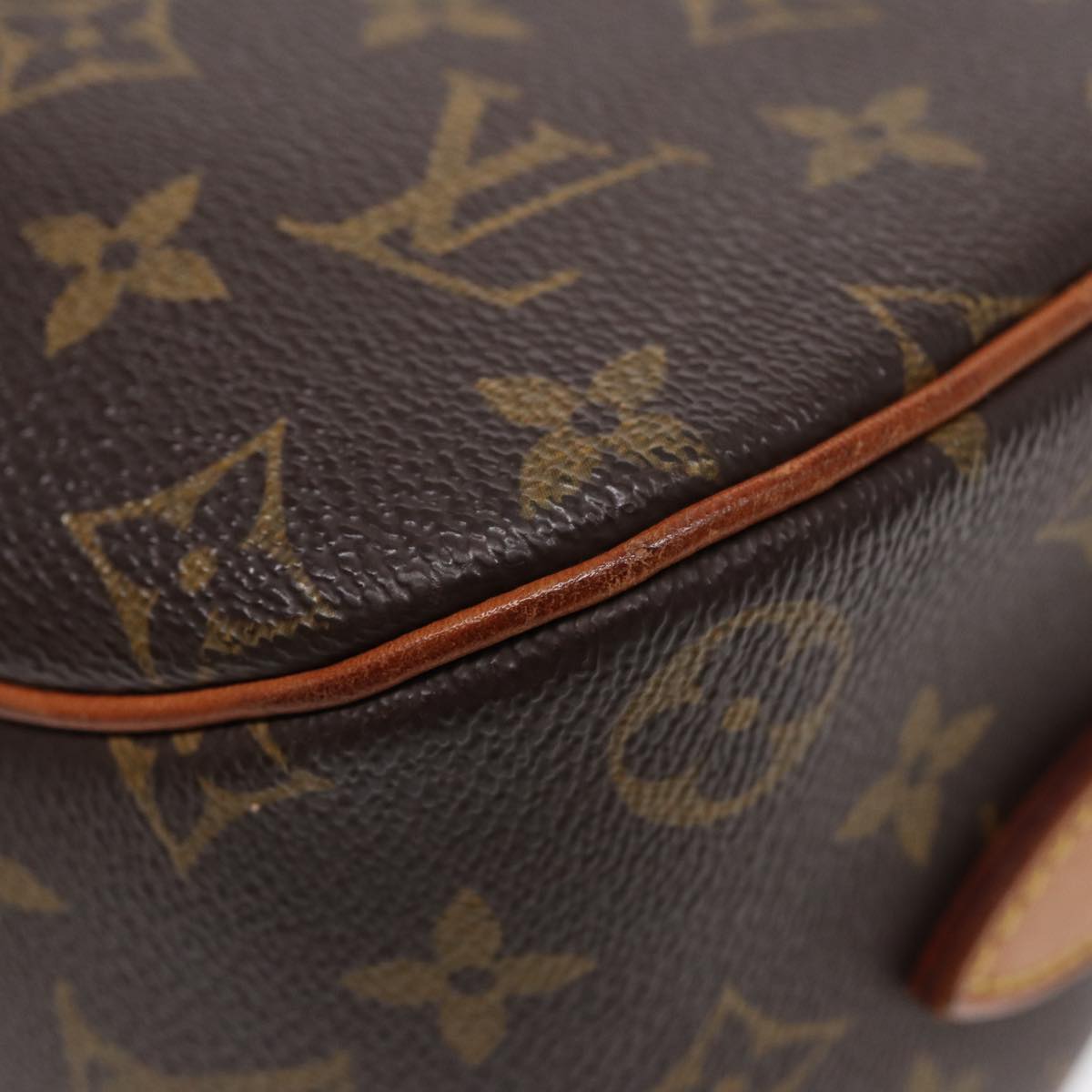 Louis Vuitton Besace, Brown, Canvas, shoulder