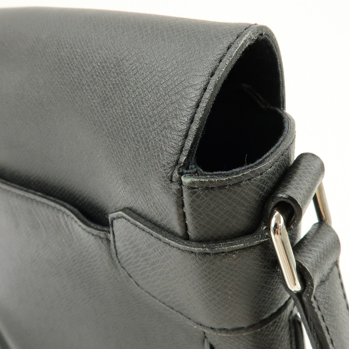 Louis Vuitton Roman Taiga Leather, Gray, Leather, Handbag