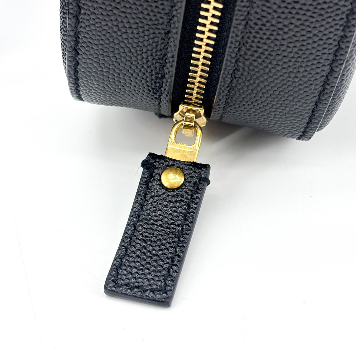 Saint Laurent Vicky Camera Vertical Quilted Leather, Black, Leather, Shoulder Bag