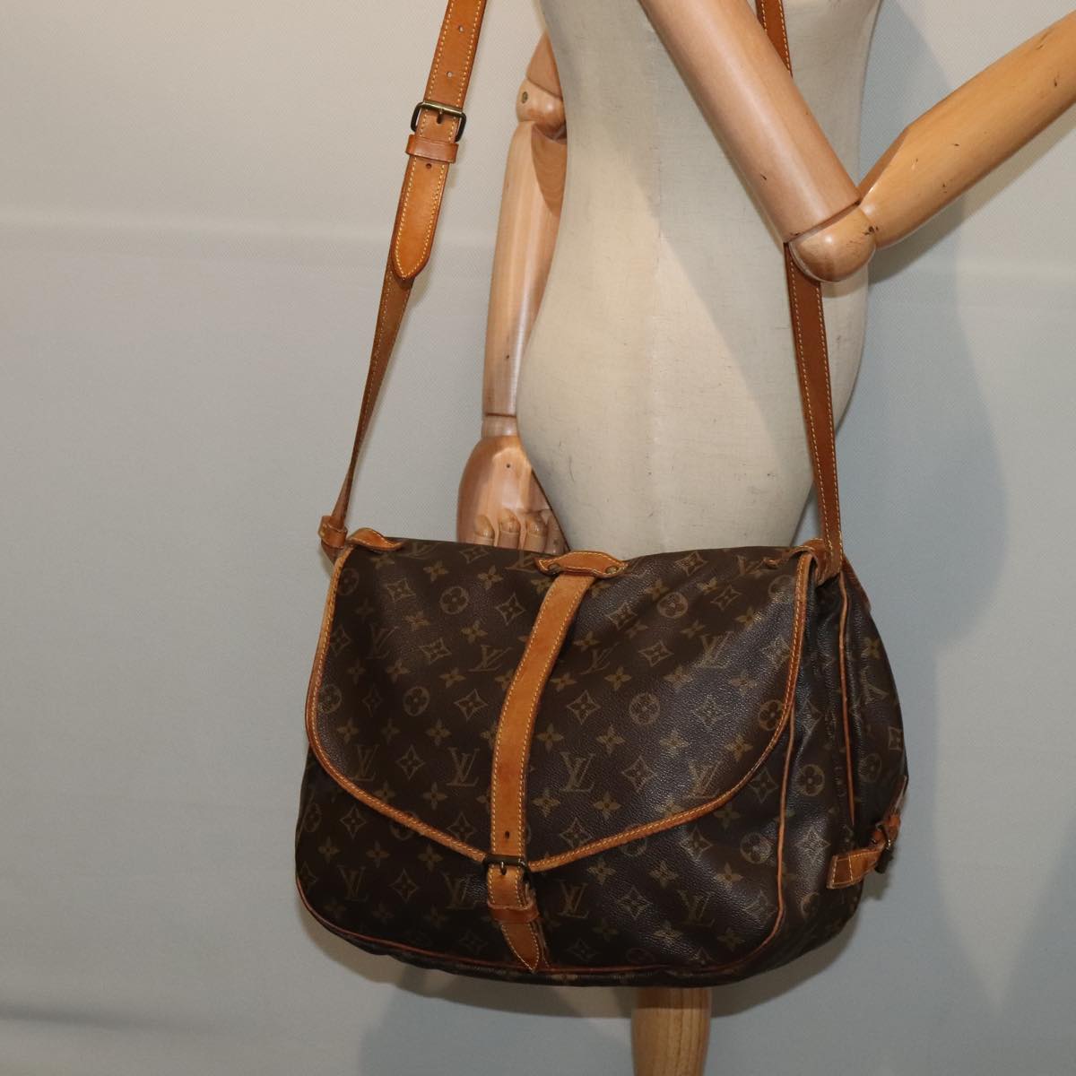 Louis Vuitton Saumur 35, Brown, Canvas, shoulder