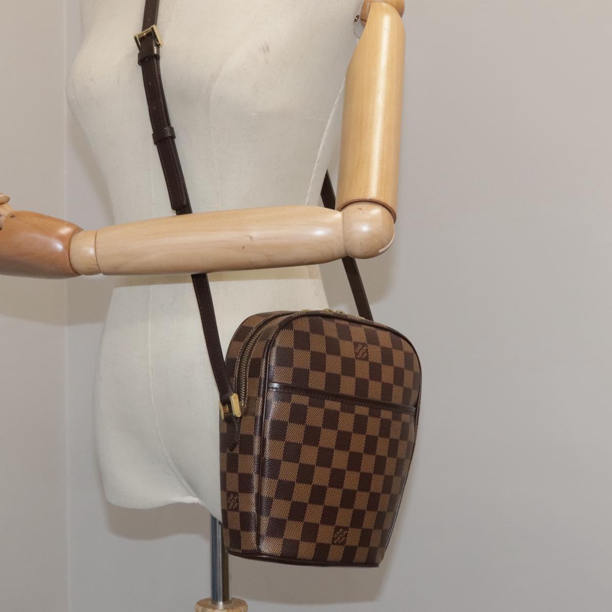 Louis Vuitton Ipanema, Brown, Canvas, shoulder