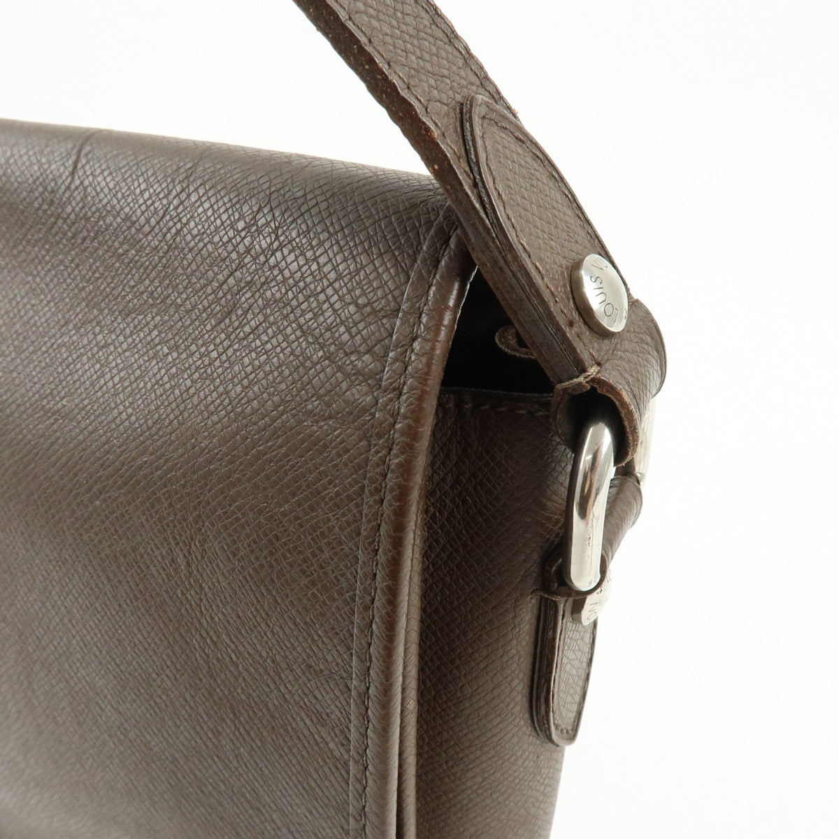 Louis Vuitton Andrei Messenger Taiga Leather, Brown, Leather, Handbag