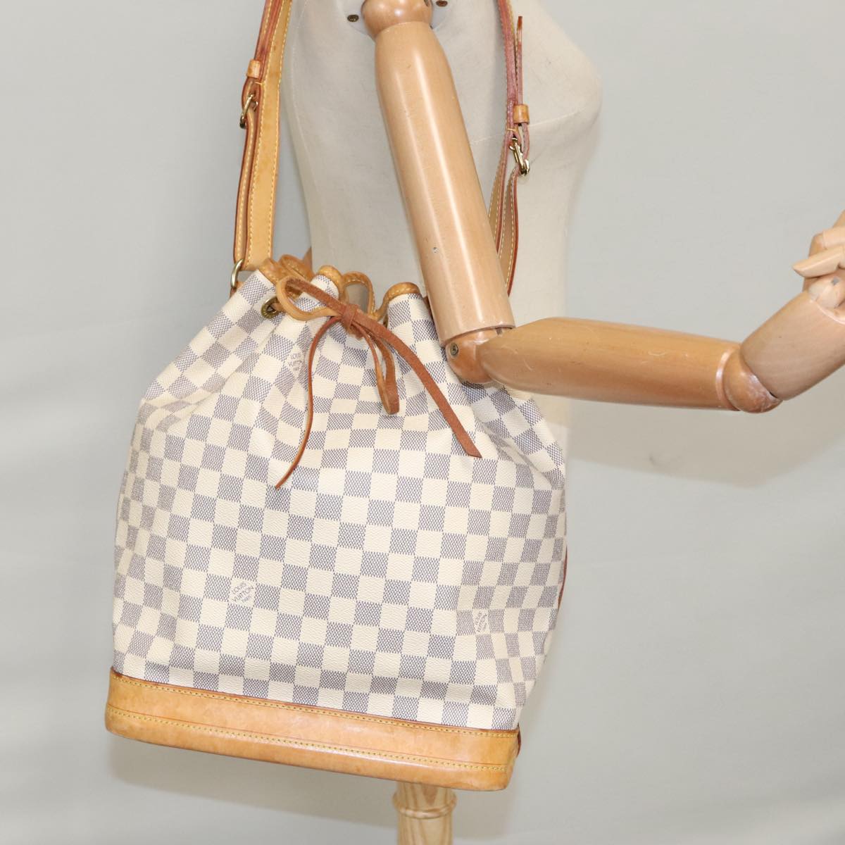 Louis Vuitton Noe, White, Canvas, shoulder