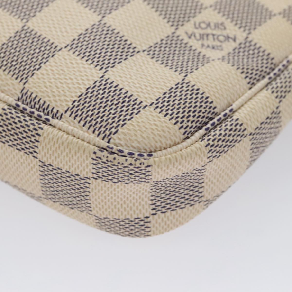 Louis Vuitton Pochette Accessoire, White, Canvas, clutch