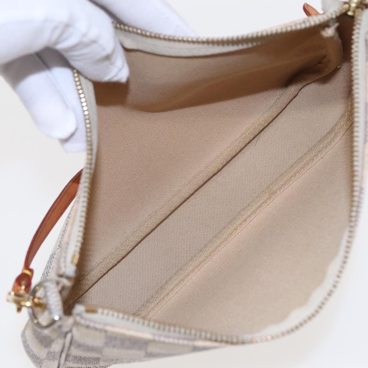 Louis Vuitton Pochette accessoires, White, Canvas, clutch