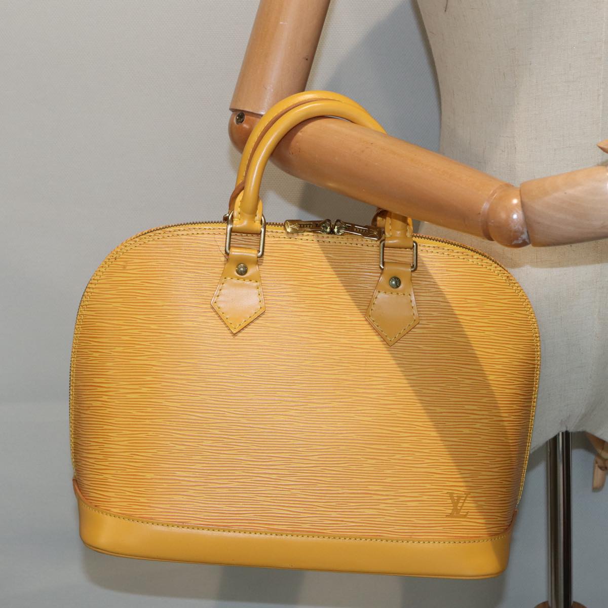 Louis Vuitton Alma, Yellow, Leather, handbag