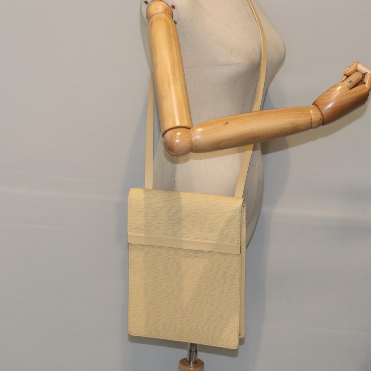 Louis Vuitton Ramatuelle, Beige, Leather, shoulder