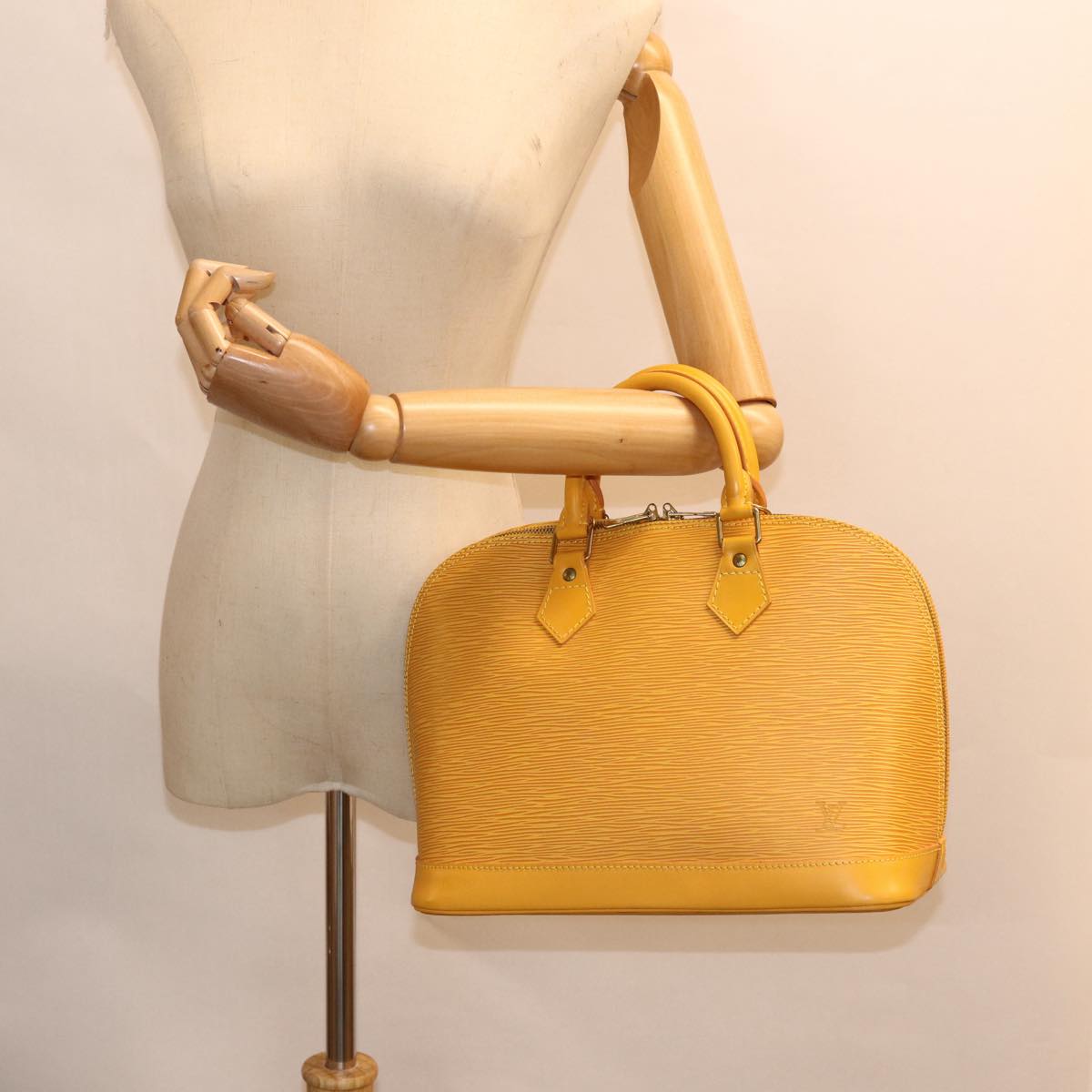 Louis Vuitton Alma, Yellow, Leather, handbag