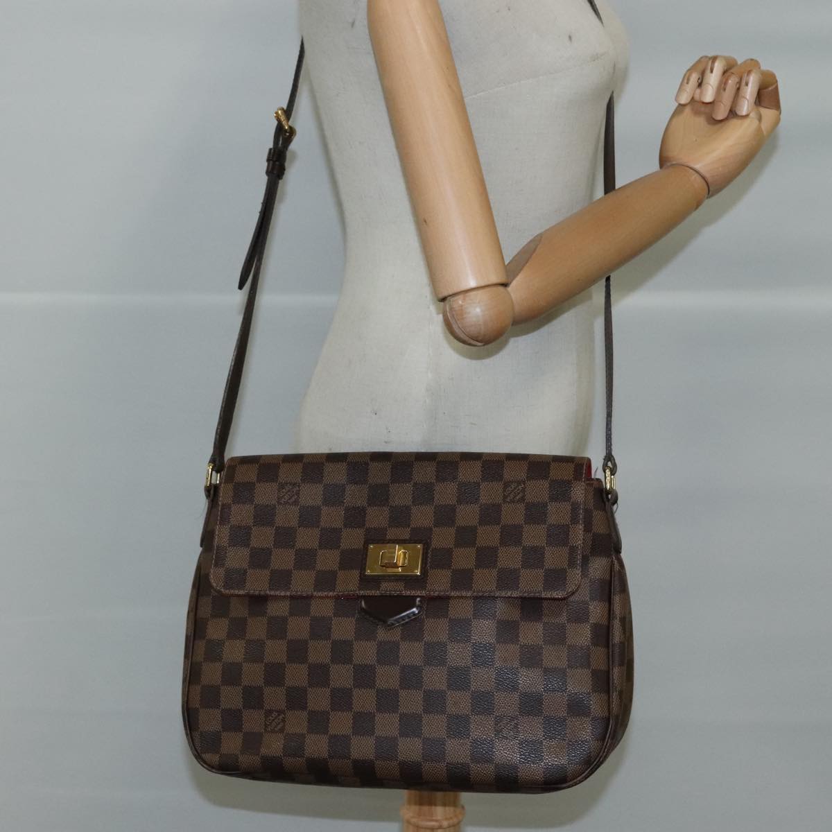 Louis Vuitton Besace, Brown, Canvas, shoulder