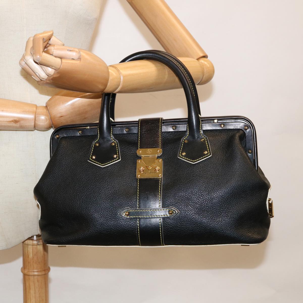 Louis Vuitton Suhali, Black, Leather, handbag